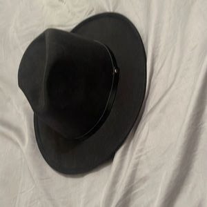 A coy-boy hat no price tag worn once